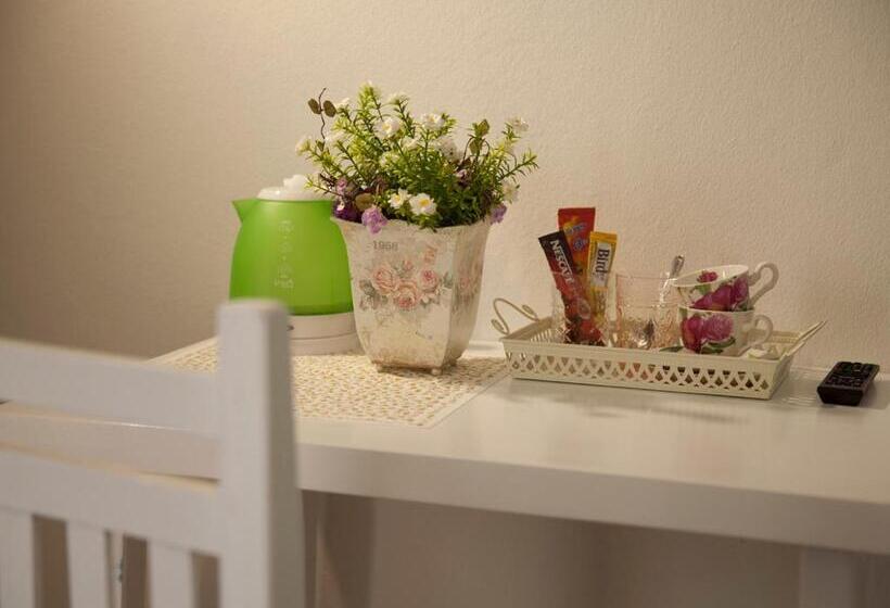 스탠다드 룸, Les Fleurs House