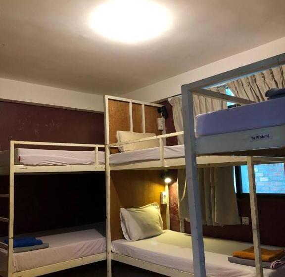 تختخواب در اتاق مشترک, Naga Angkor Hostel
