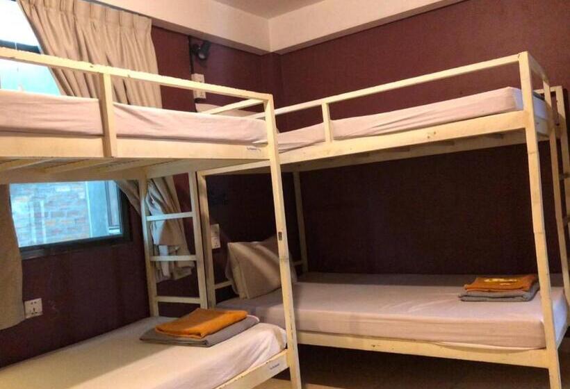 تختخواب در اتاق مشترک, Naga Angkor Hostel