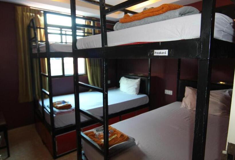 تختخواب در اتاق مشترک, Naga Angkor Hostel