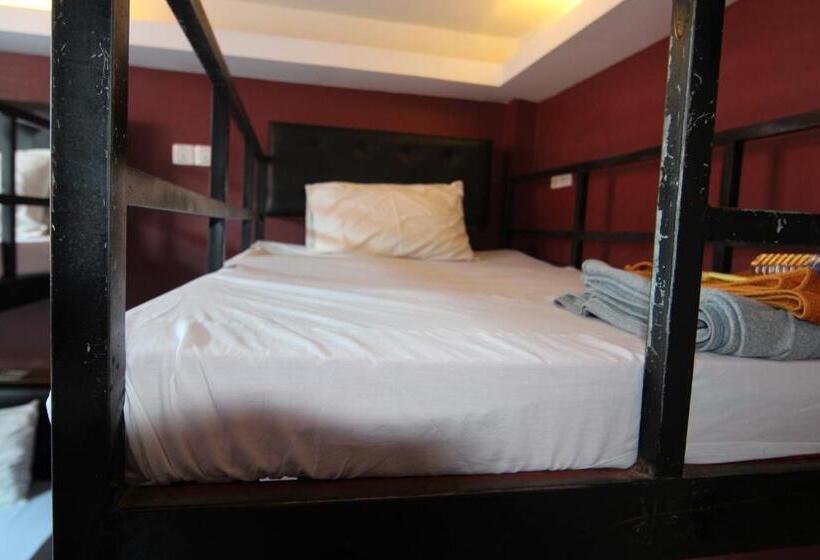 تختخواب در اتاق مشترک, Naga Angkor Hostel