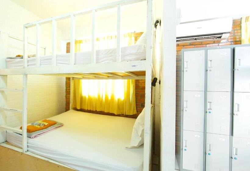 تختخواب در اتاق مشترک, Naga Angkor Hostel