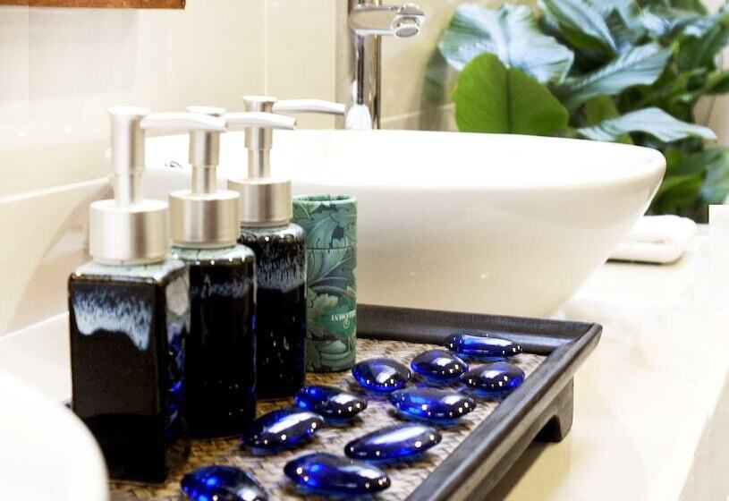 اتاق لوکس با چشم‌انداز استخر, Palette Telaga Terrace Boutique Resort