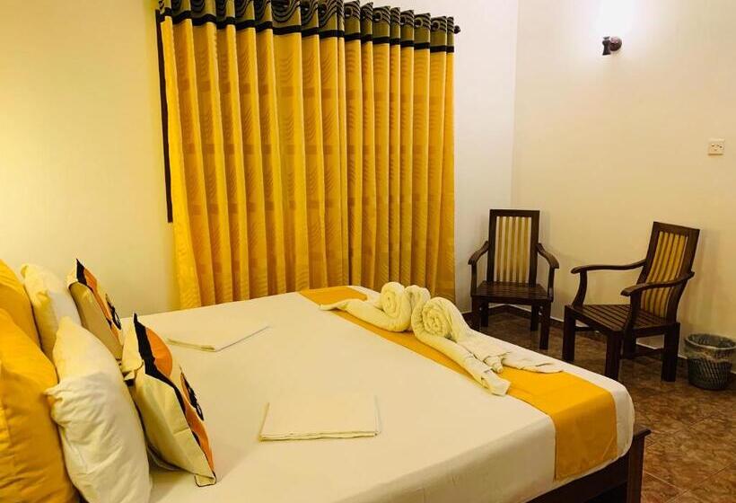 Номер Стандарт, Sam's Guest House