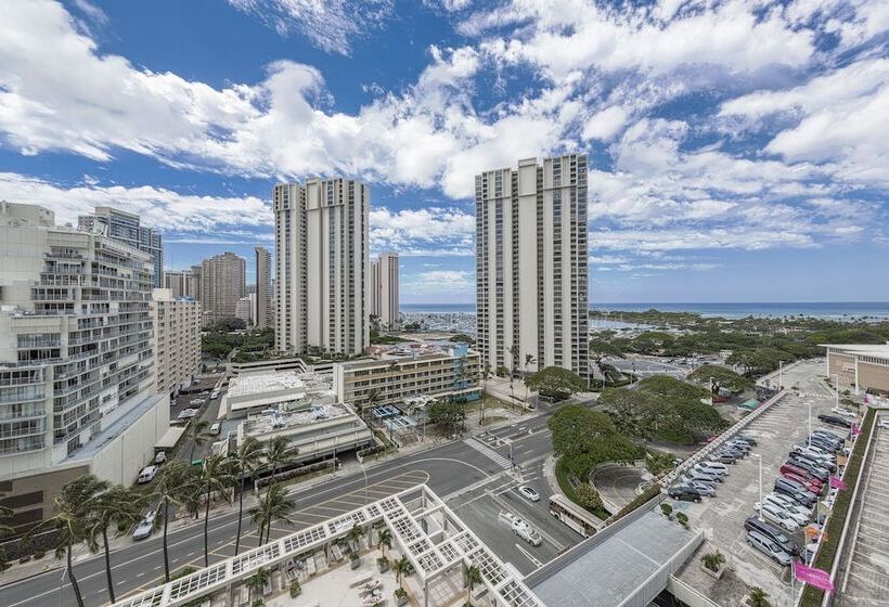 1 Bedroom Penthouse Apartment, Ala Moana Hotelcondo By Luana Vacation Rental