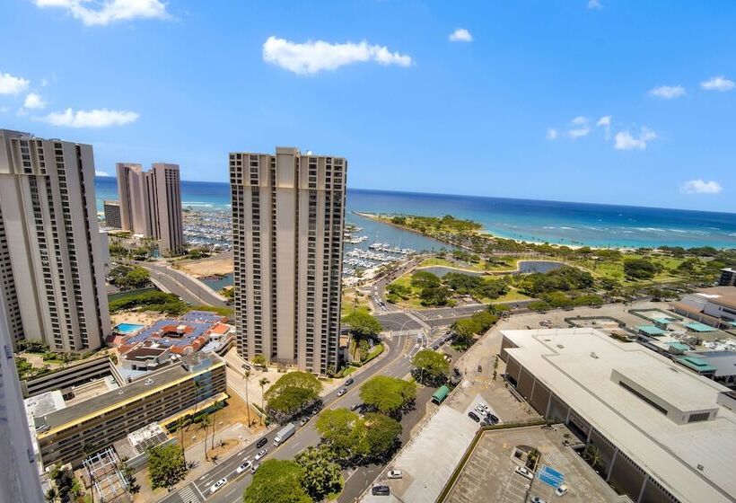 1 Bedroom Penthouse Apartment, Ala Moana Hotelcondo By Luana Vacation Rental