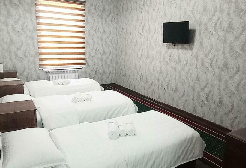 스탠다드 트리픔 룸 공동욕실, Muarum Hostel