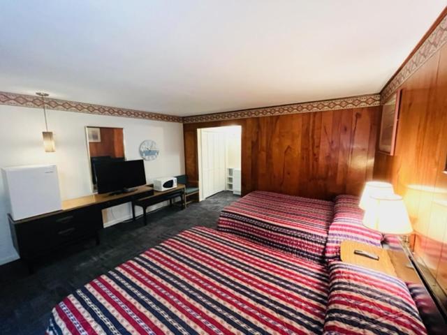デラックスルーム, Benton Motel