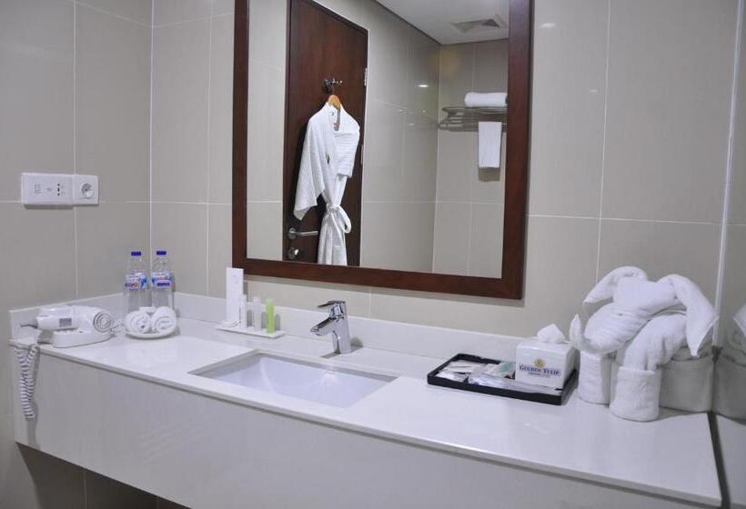 Люкс, Golden Tulip Pontianak