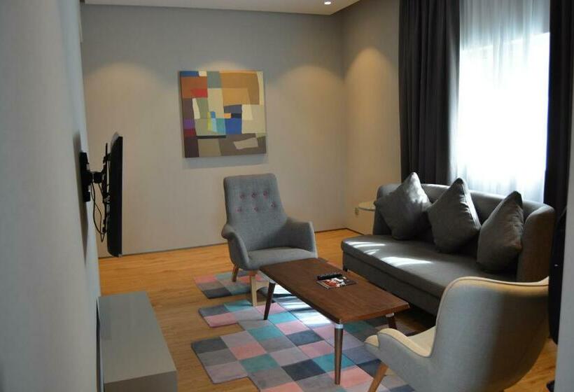 جناح, Ibis Styles Dubai Jumeira
