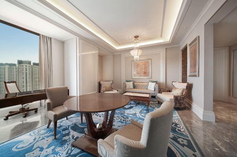 Люкс Клуб, Sheraton Grand Wuhan Hankou