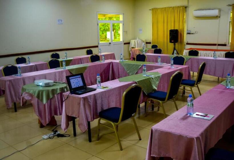 سوییت جونیور, Grand Hotel Juba