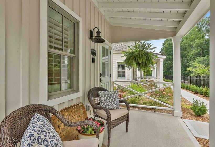 스위트 킹사이즈 침대, The Cottages At Laurel Brooke