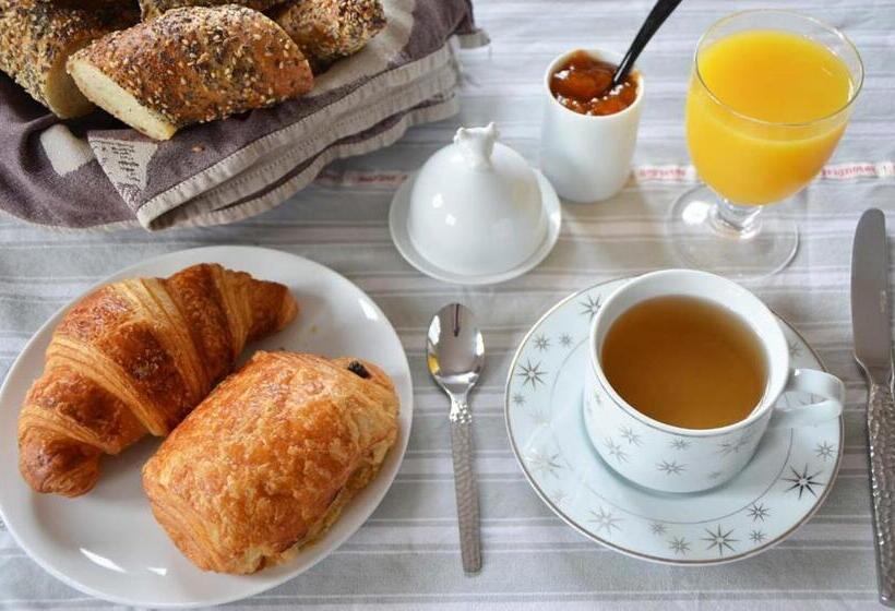 اتاق استاندارد با سرویس بهداشتی مشترک, Art Maison