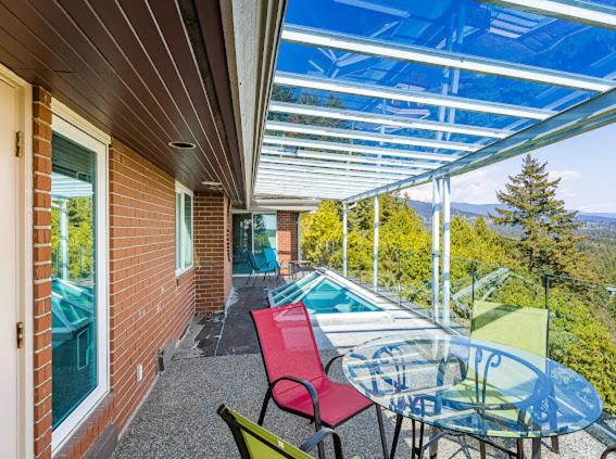 Номер Стандарт Вид на Море с Балконом, West Vancouver Luxury Home