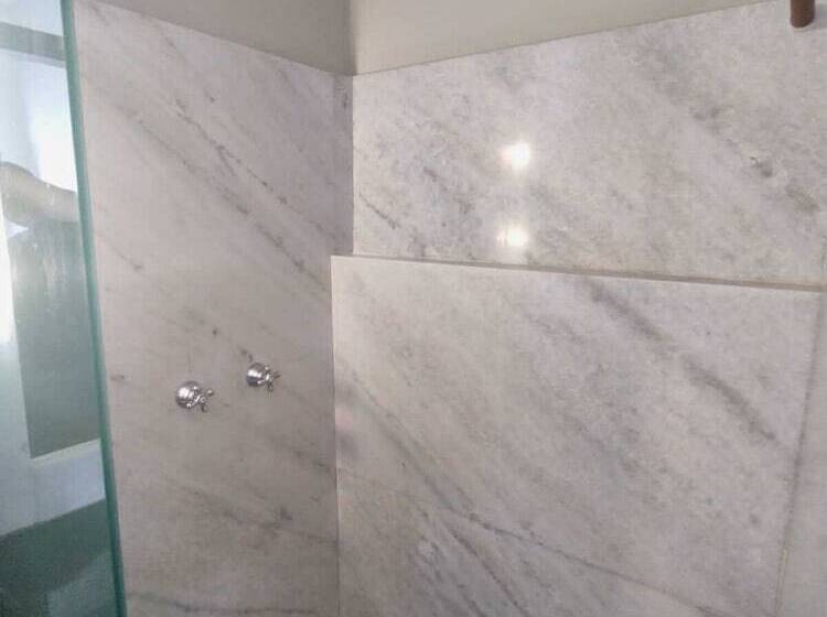 اتاق سوپریور سه تخته, Villa Salvador