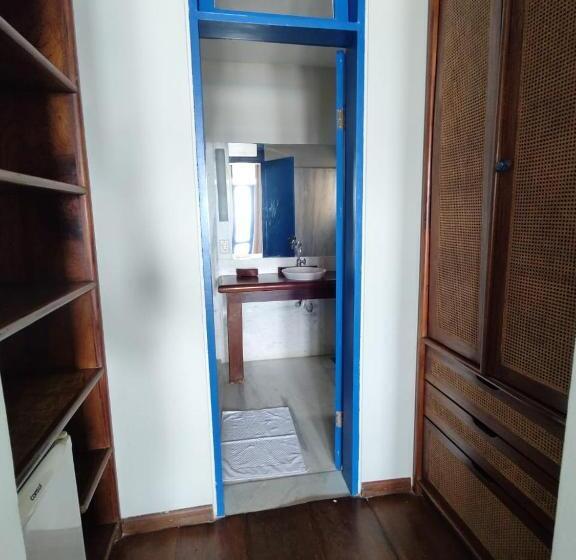 اتاق لوکس با بالکن و چشمانداز دریا, Villa Salvador