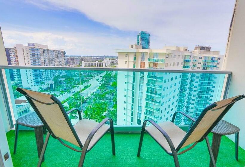 1침실 펜트하우스 아파트, Beautiful Penthouse Condo With Stunning Views Of Both Ocean And City