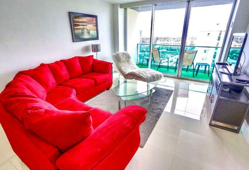 1침실 펜트하우스 아파트, Beautiful Penthouse Condo With Stunning Views Of Both Ocean And City