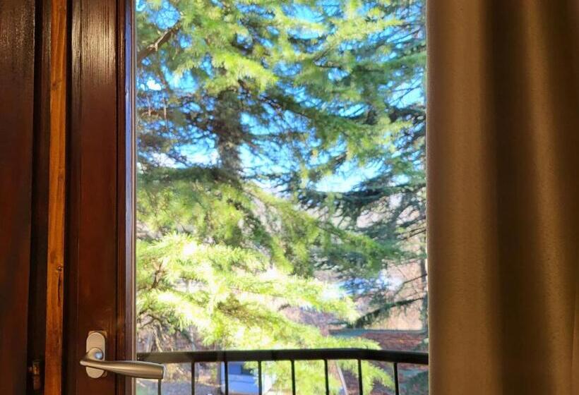 اتاق استاندارد سه تخته با بالکن, Mayberry Lake   Villa Medijapark