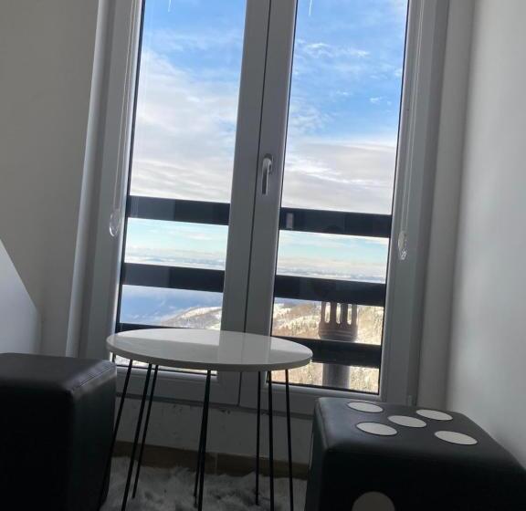 استودیوی استاندارد, Mujen Lux Zgrada Apartman B19