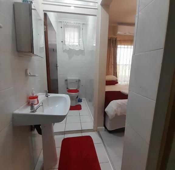 Дом 4 Спальни, The Family And Prayer Guesthouse