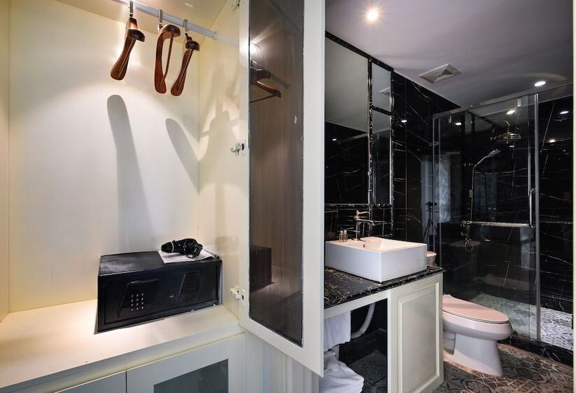 اتاق لوکس سه تخته, California Saigon Hotel & Rooftop Pool