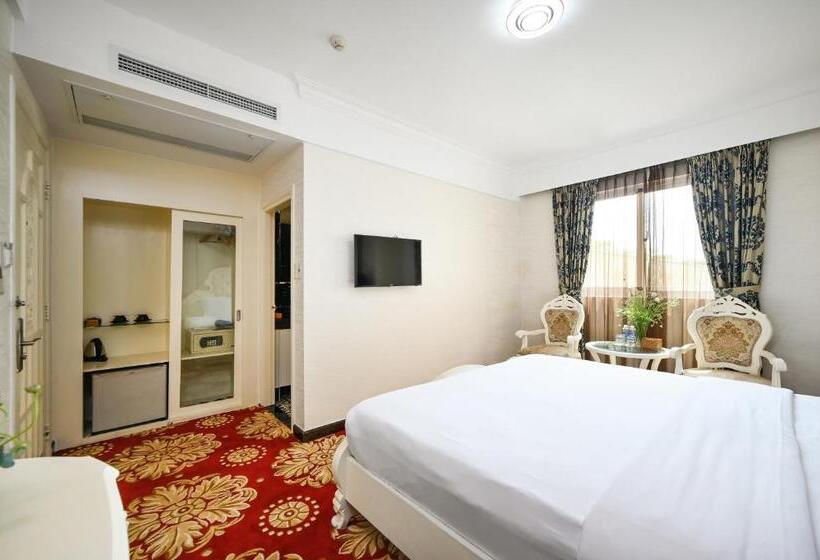 اتاق استاندارد با تخت بزرگ, California Saigon Hotel & Rooftop Pool