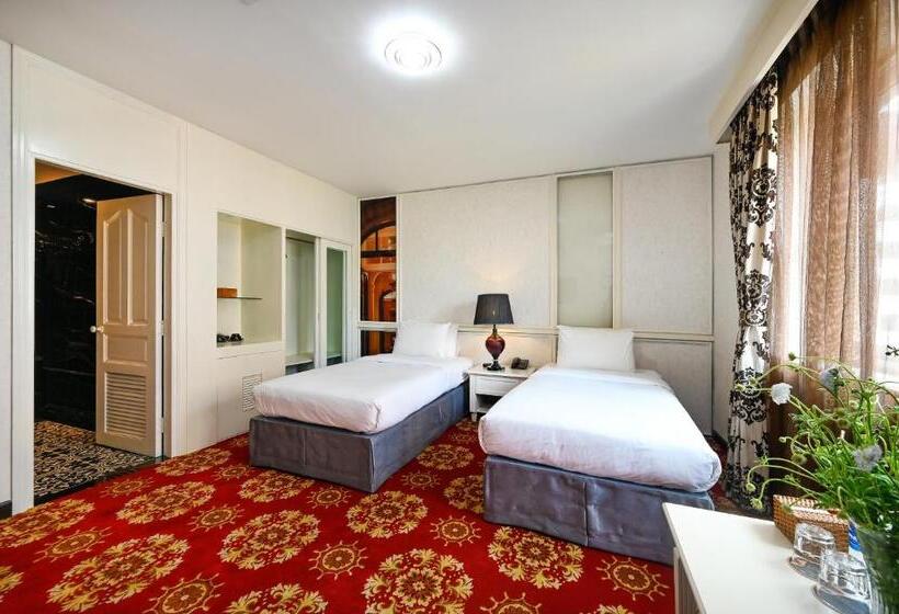اتاق استاندارد با چشم‌انداز, California Saigon Hotel & Rooftop Pool
