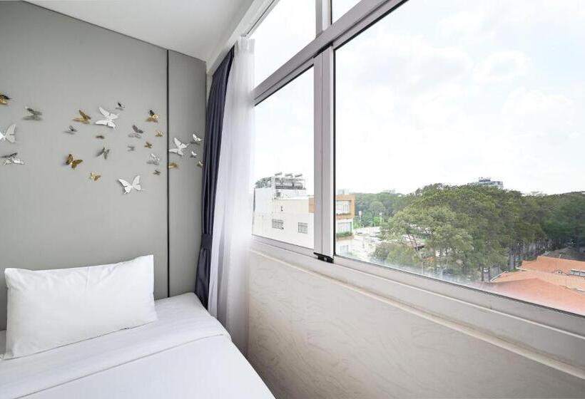 اتاق استاندارد با چشم‌انداز, California Saigon Hotel & Rooftop Pool
