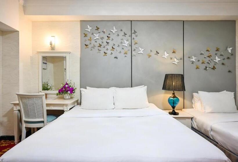 اتاق لوکس سه تخته, California Saigon Hotel & Rooftop Pool