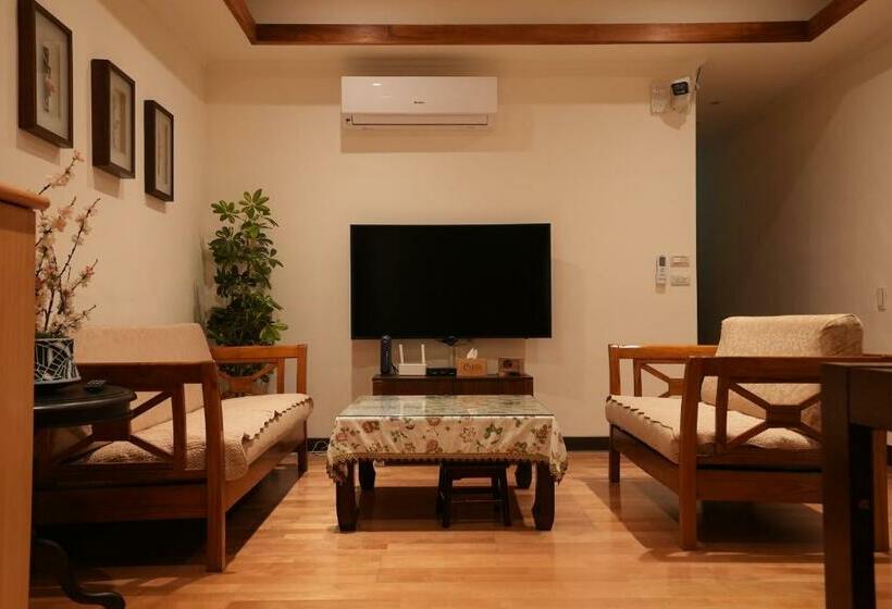 اتاق استاندارد با سرویس بهداشتی مشترک, Lemuju B&b