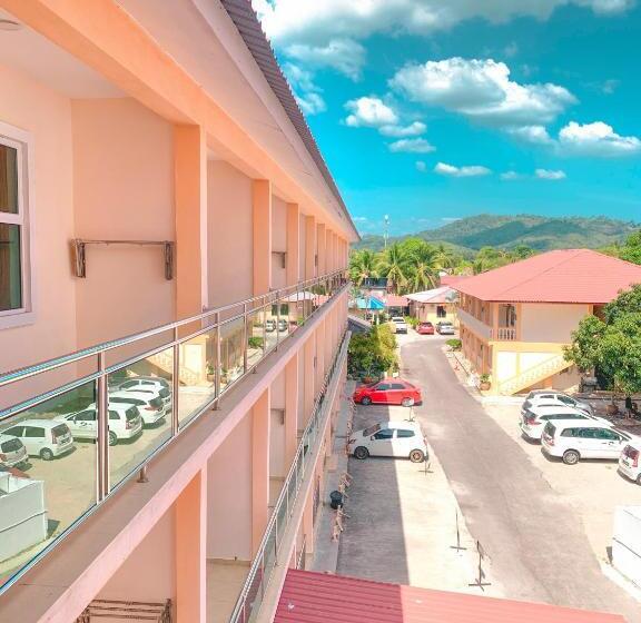 اتاق لوکس خانوادگی, Amzar Motel Cenang