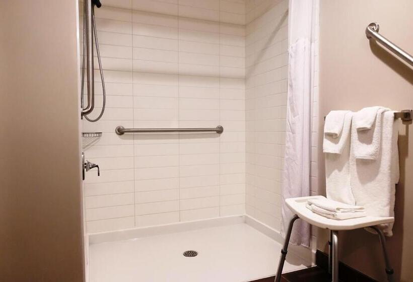 חדר סטנדרט מותאם לאדם עם מוגבלויות, Microtel Casselman