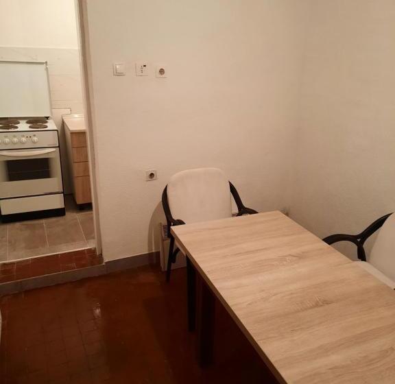 استودیوی استاندارد, Apartmani Aleksandar