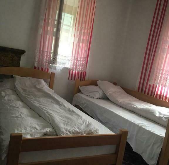 اتاق خانوادگی, Guest House Ulaj
