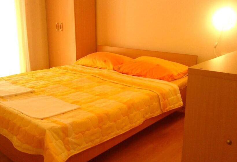 اتاق خانوادگی با چشم‌انداز کوه, Lile Pestani Accommodation