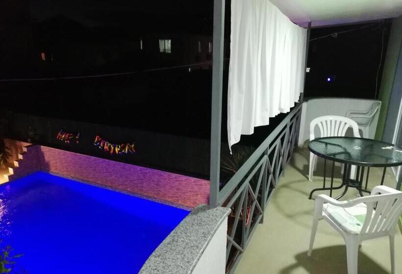 اتاق خانوادگی با چشم‌انداز کوه, Lile Pestani Accommodation