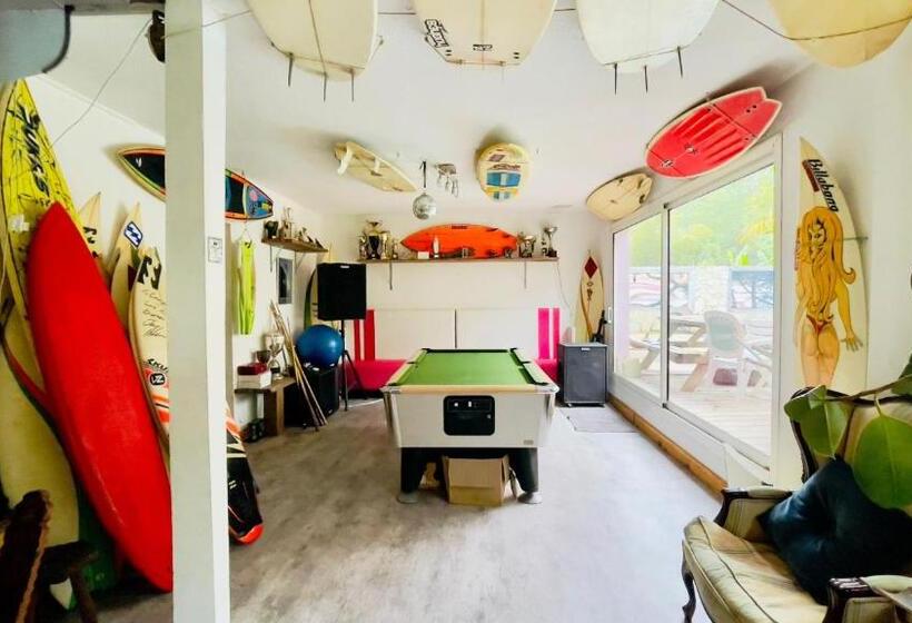 Дом 1 Спальня, Carwyns Surf House