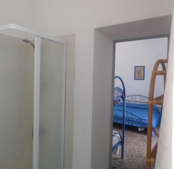 Standard Triple Room with Terrace, Case Vacanza Cafarella