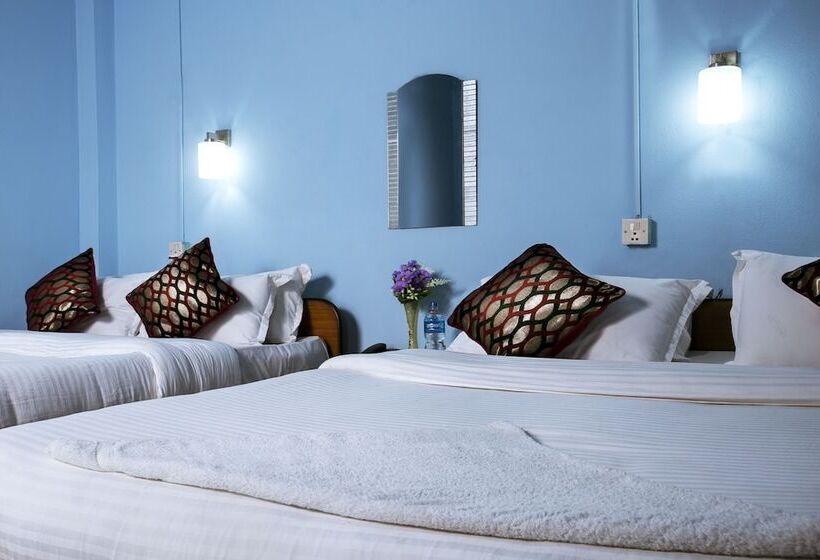 Deluxe Triple Room, Sauraha Nana