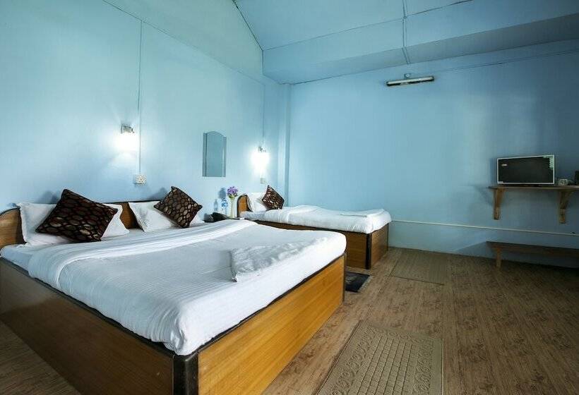 Standard Triple Room, Sauraha Nana