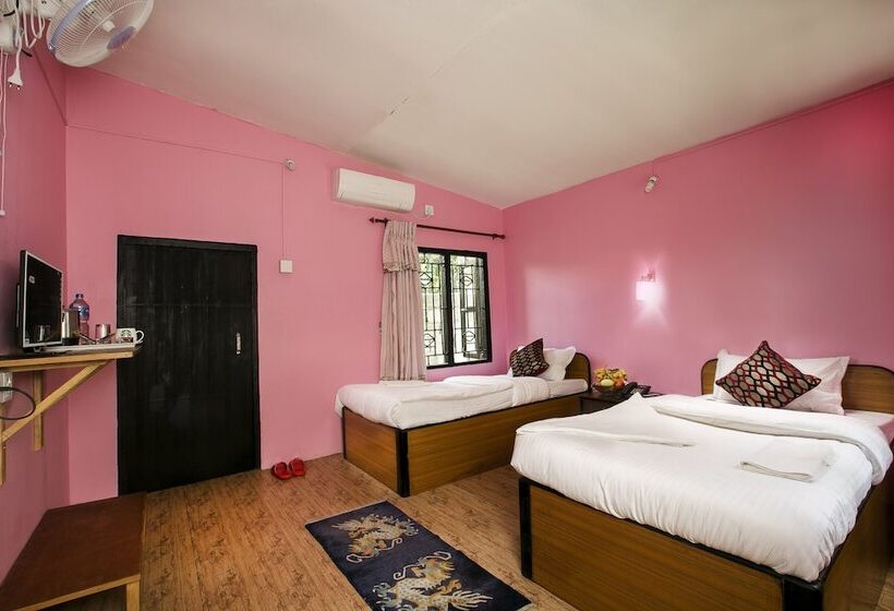 Standard Triple Room, Sauraha Nana