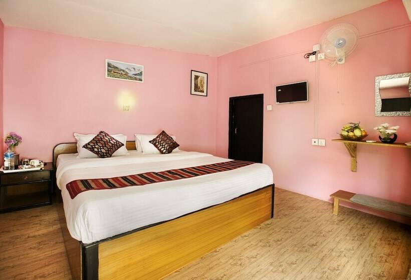 Deluxe Room, Sauraha Nana