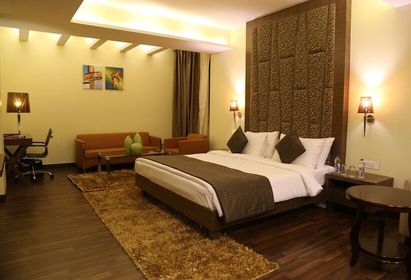 Номер Клуб, The Fern Residency Mundra