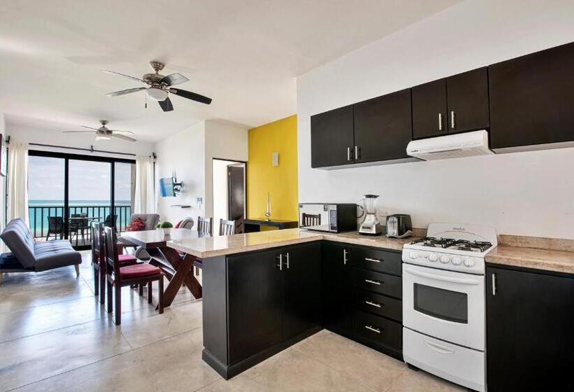 Апартаменты 2 Спальни Вид на Море, Vela S Condos Ocean Front