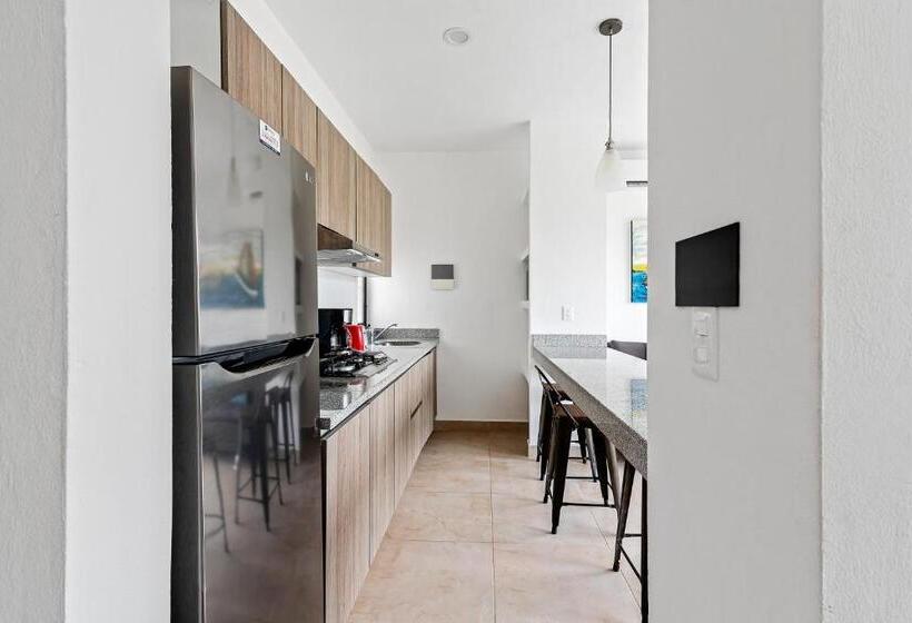 Apartament 1 Sypialnia Widok Basen, Vela S Condos Ocean Front