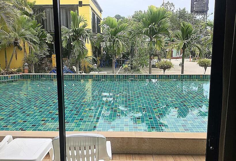 디럭스 룸, Rimnatee Resort Trang