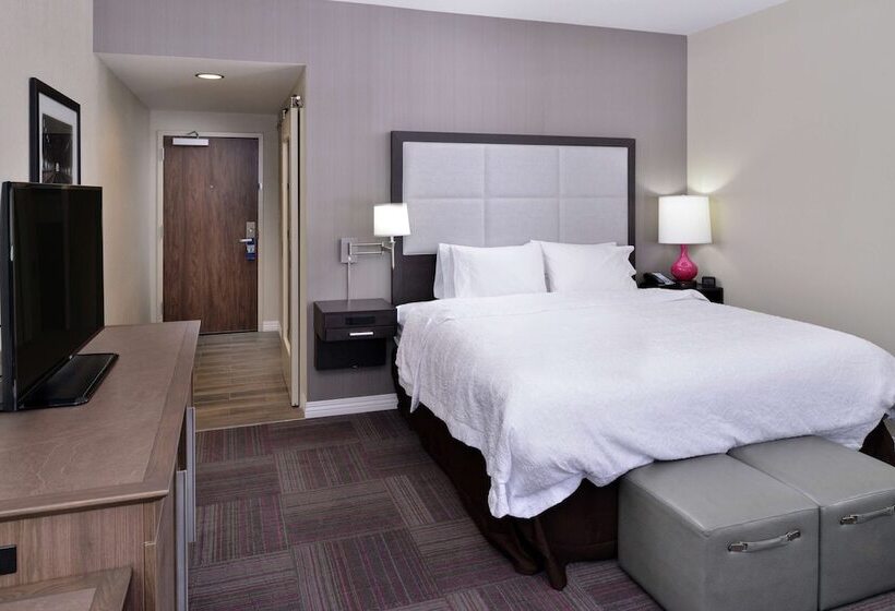 스탠다드 룸 킹사이즈 침대, Hampton Inn Leavenworth