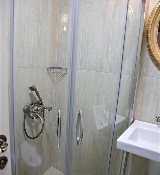 اتاق استاندارد سه نفره, Kadi Konagi Thermal